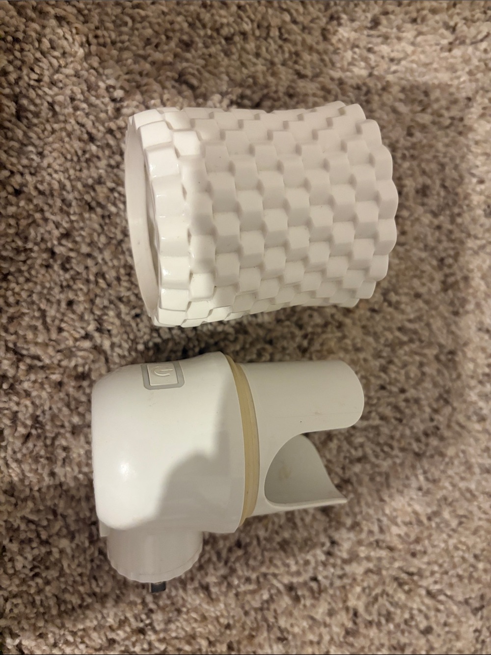 Scentsy White Ceramic Textured Warmer Cup with White Accessory